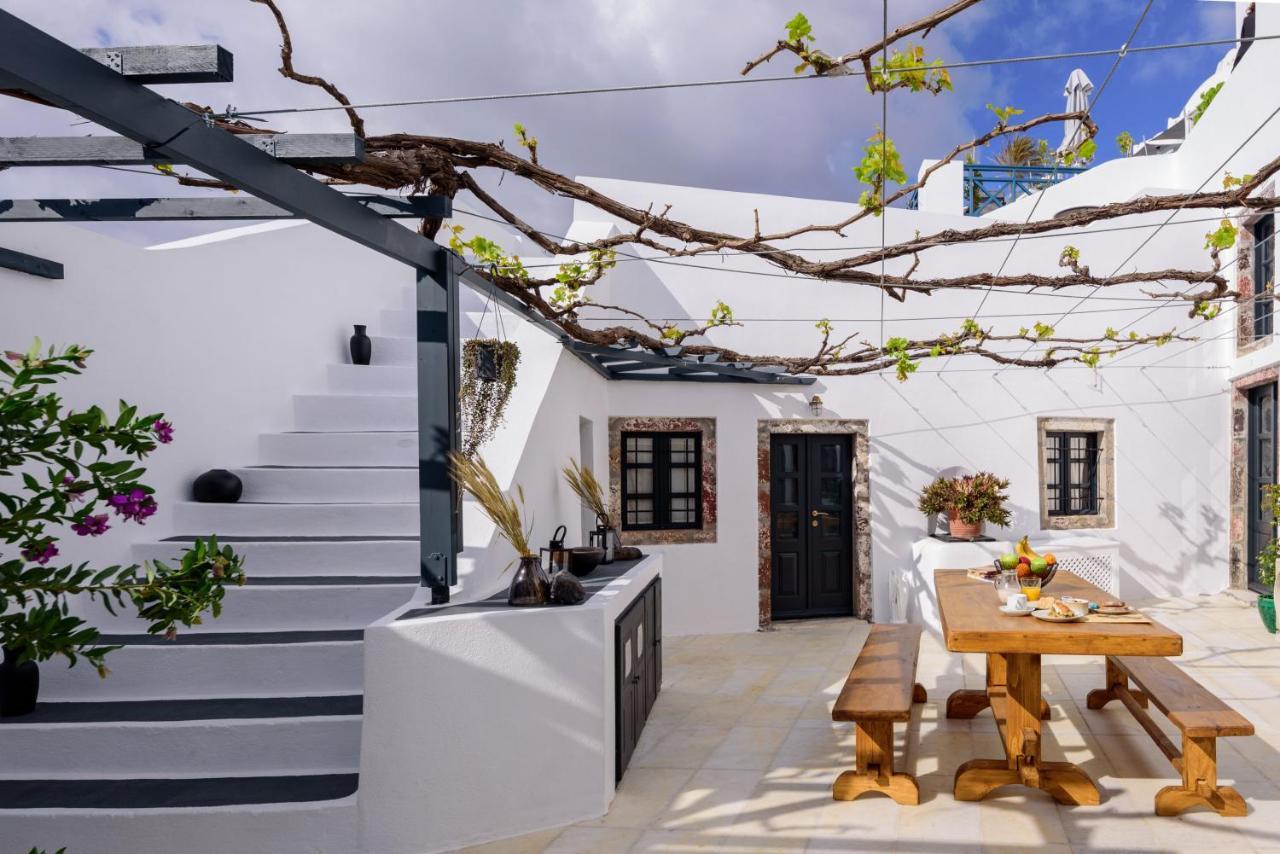 Firalia, Casa In Rock Fira (Santorini)