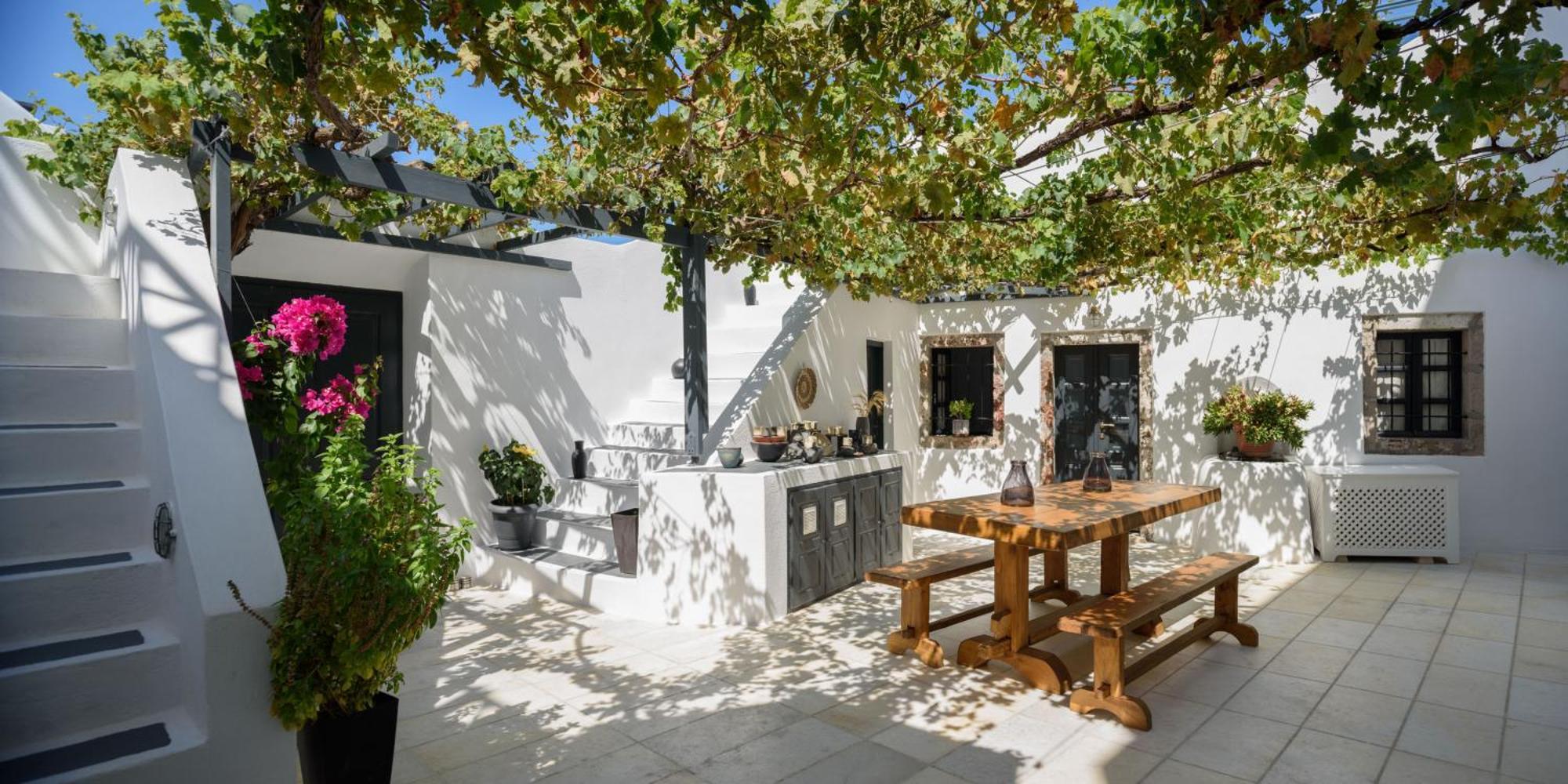 Firalia, Casa In Rock Suites *