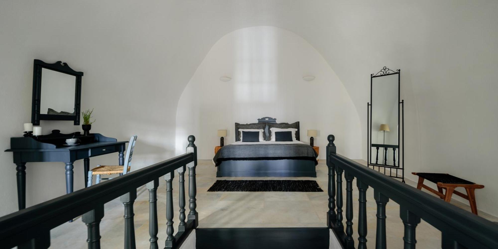 Firalia, Casa In Rock Suites Hotel