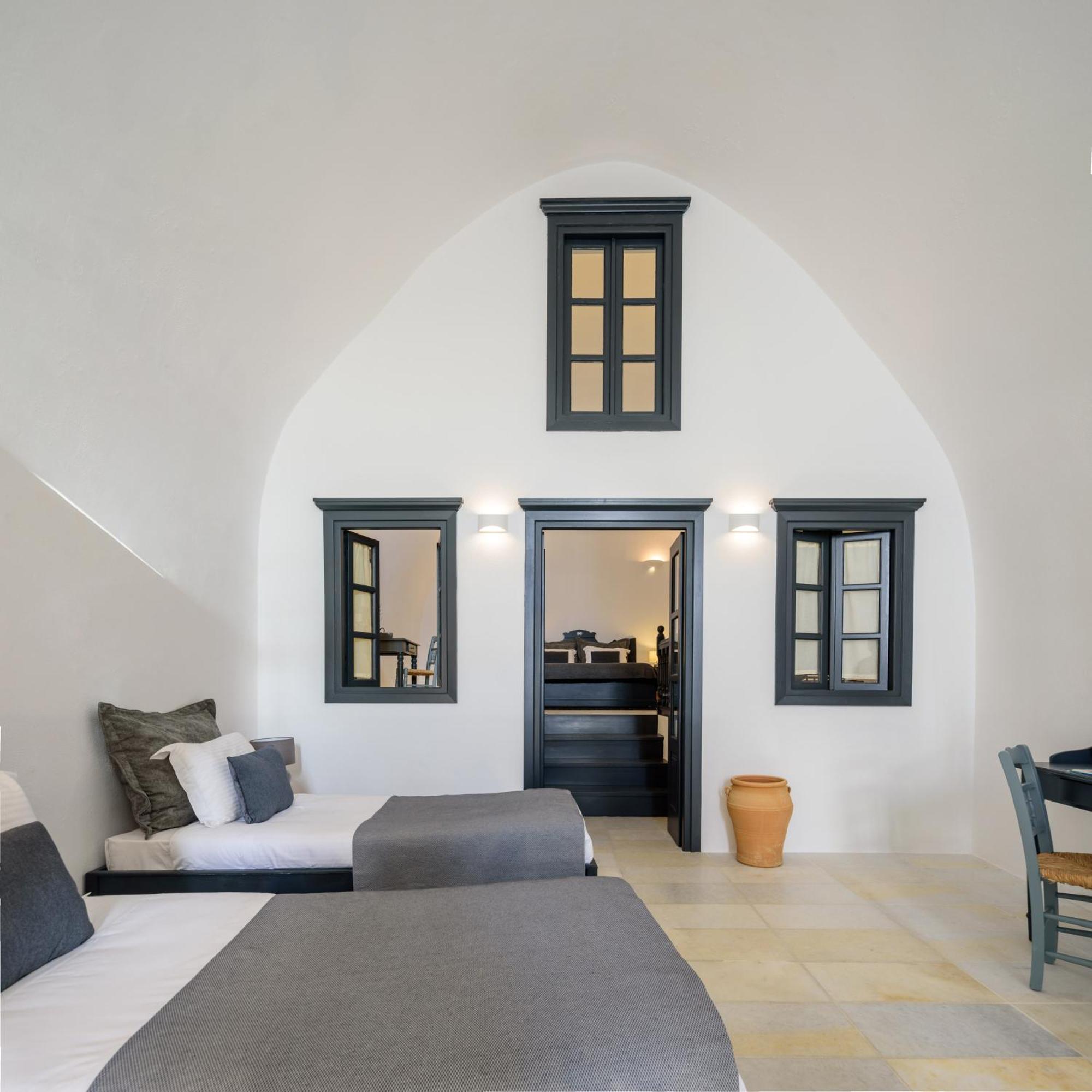 Firalia, Casa In Rock Suites *