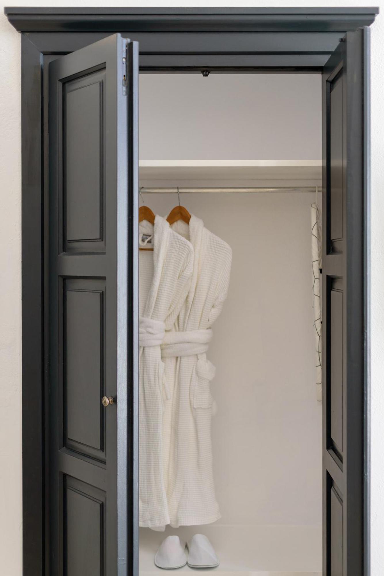 Hotel Firalia, Casa In Rock Suites *