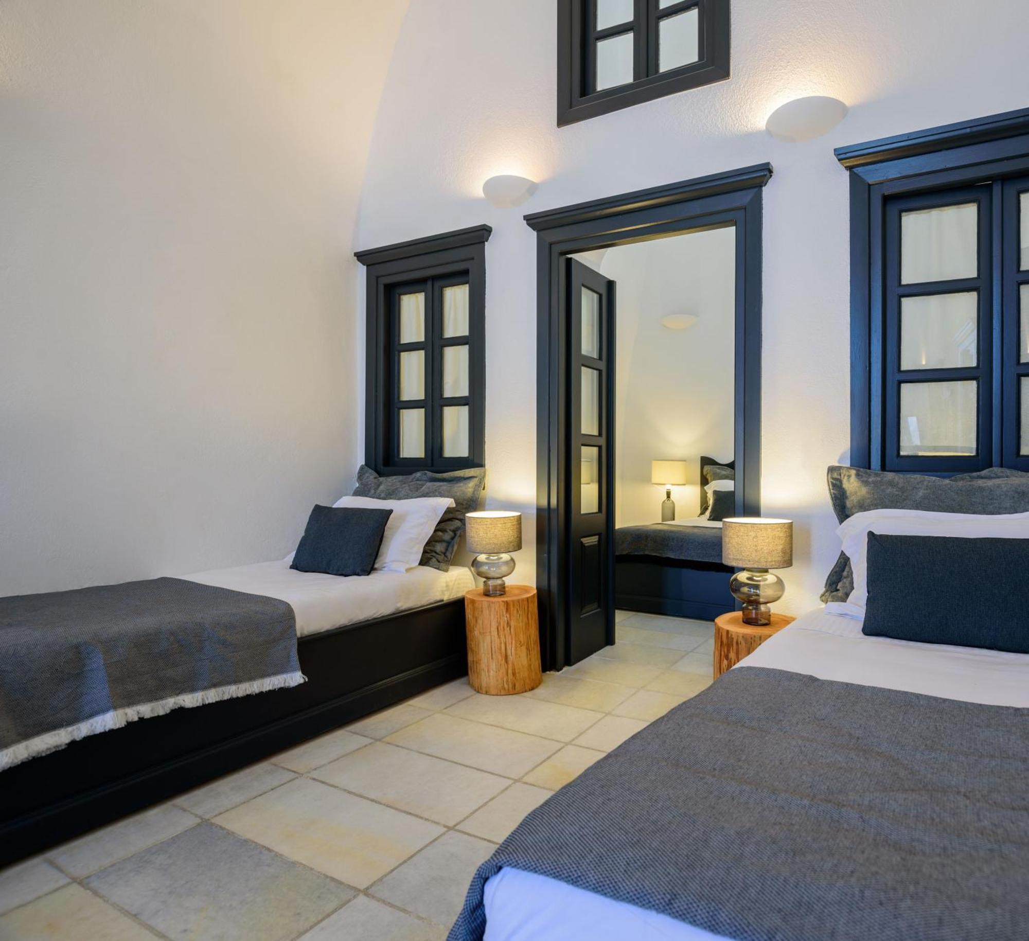 Firalia, Casa In Rock Suites